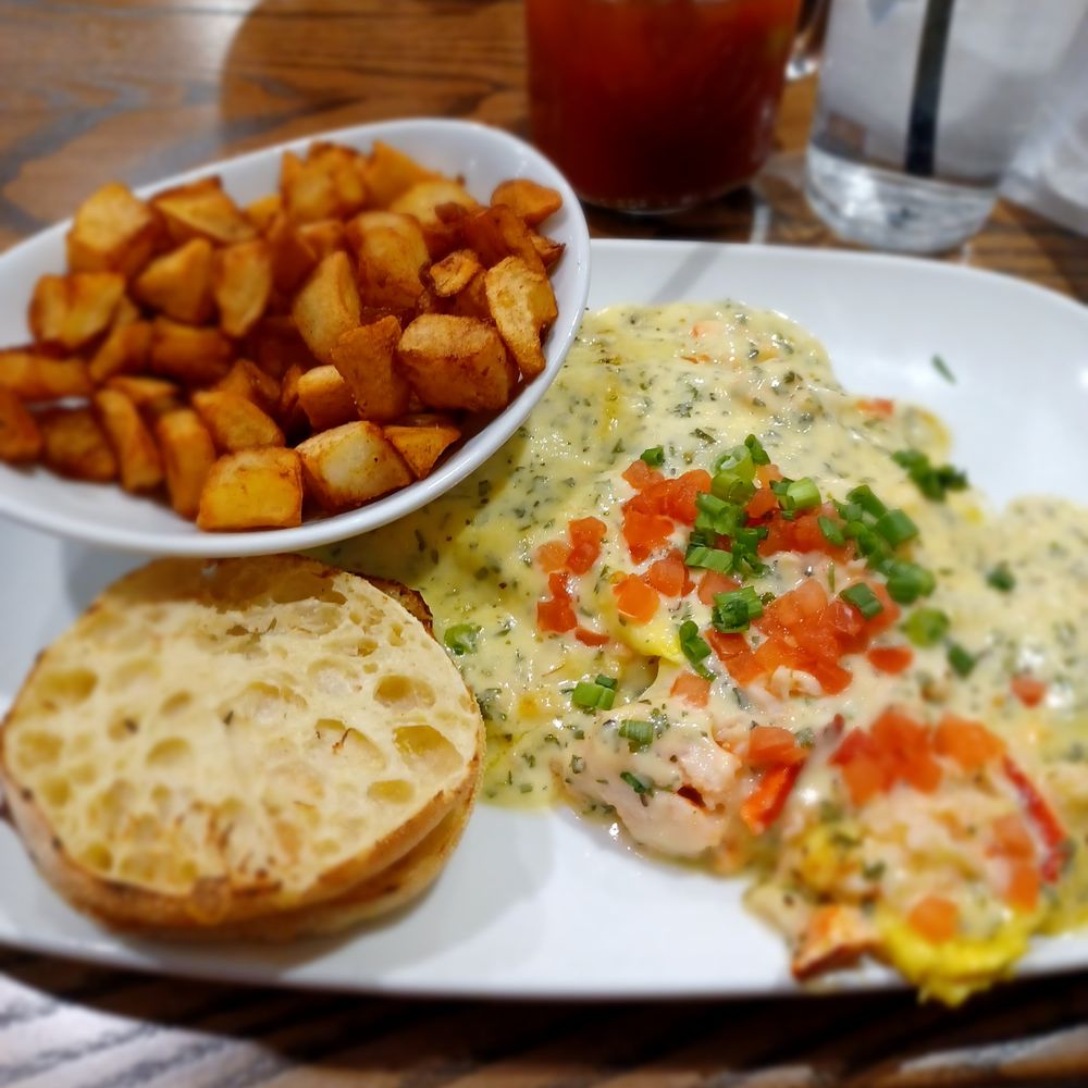 Another Broken Egg Cafe - lobster brie omelet, home fries, English muffin - American Near Me - Williamsburg, Virginia Another Broken Egg Cafe - lobster brie omelet, home fries, English muffin - American Near Me - Williamsburg, Virginia