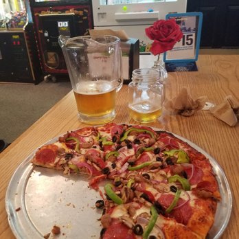 RoadHouse Pizza - Pizza Near Me - Crestline, California RoadHouse Pizza - Pizza Near Me - Crestline, California
