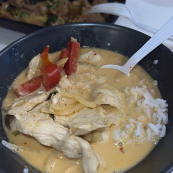 Charm Thai Express - Red curry chicken - Thai Near Me - New York, New York Charm Thai Express - Red curry chicken - Thai Near Me - New York, New York