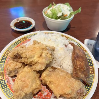 8 Fat Fat 8 Bar & Grille - This is the combo meal of chicken wings lunch special - Chinese Near Me - Honolulu, Hawaii