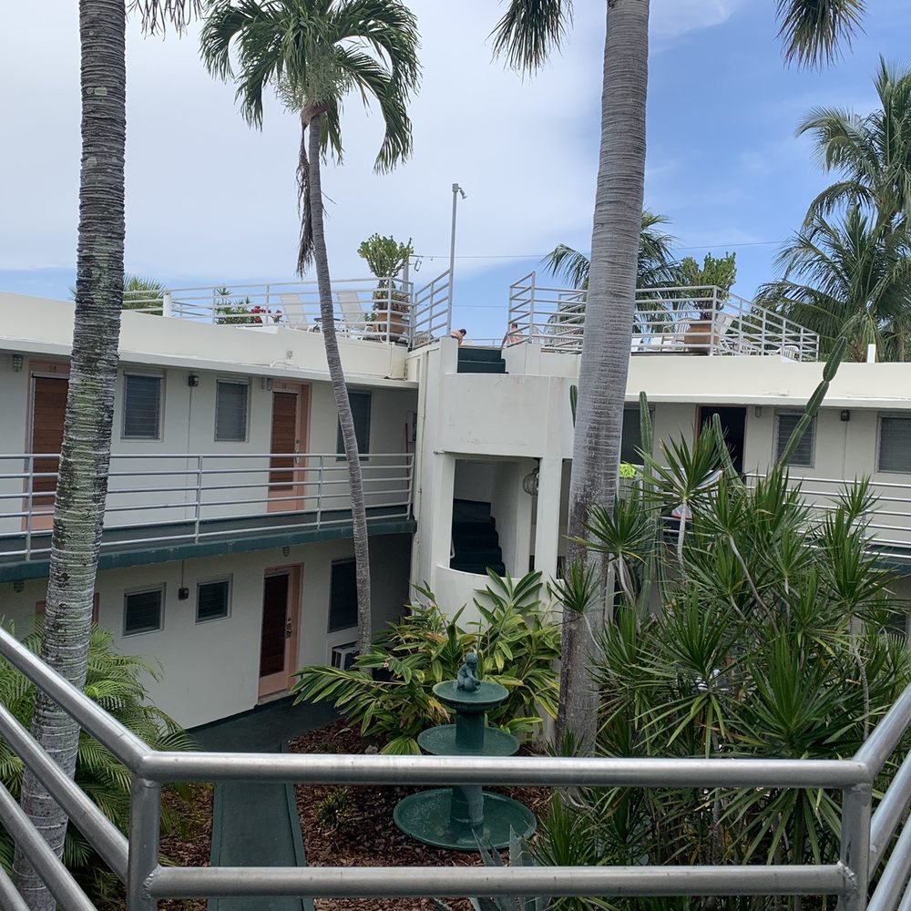 El Patio Motel - View of the courtyard & sun deck - Hotels Near Me - Key West, Florida El Patio Motel - View of the courtyard & sun deck - Hotels Near Me - Key West, Florida