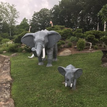 Safari Golf - More elephants - Mini Golf Near Me - Berlin, Connecticut