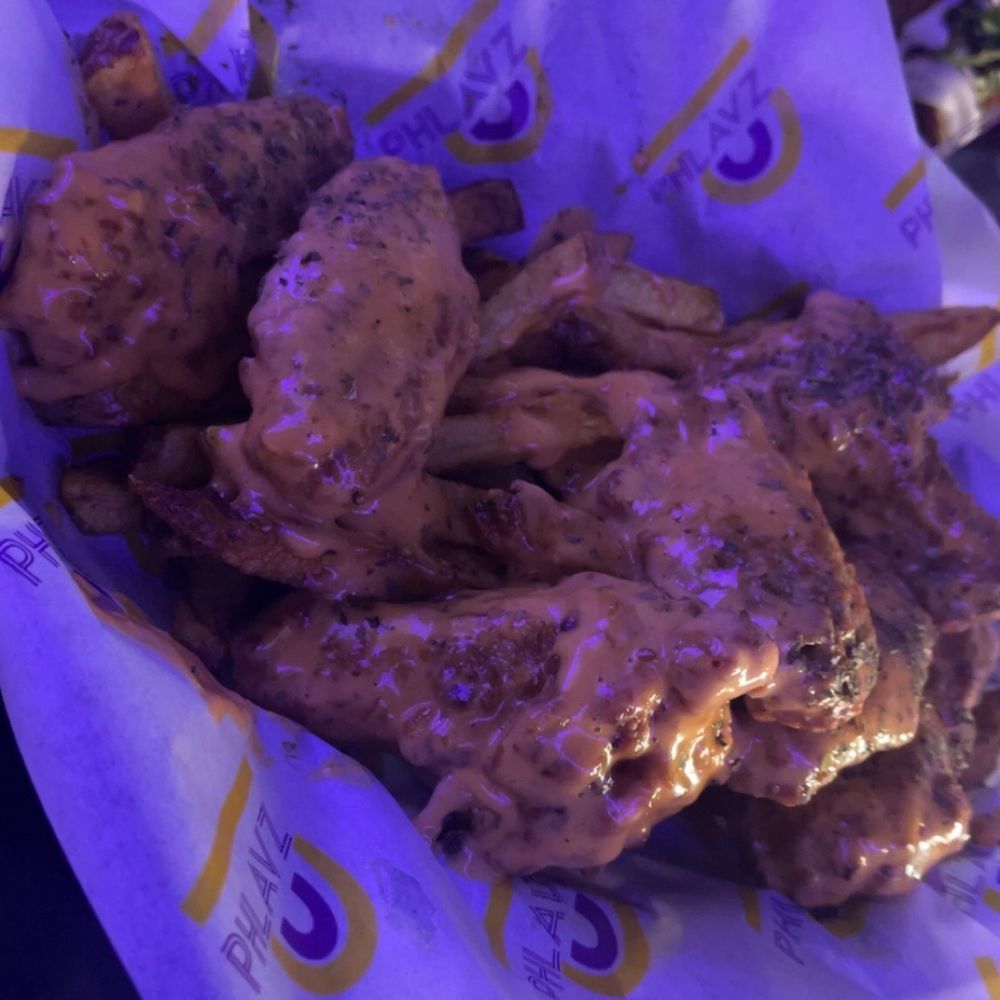 Phlavz - Sports Bars Near Me - Chicago, Illinois
