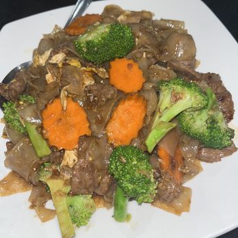Fa-Sai Thai - 68. Pad See-Ew - Desserts Near Me - Garden Grove, California Fa-Sai Thai - 68. Pad See-Ew - Desserts Near Me - Garden Grove, California