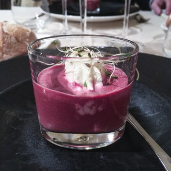 L'Antiquaire - Mise en bouche : veloutée de betterave - French Near Me - Laval, 53