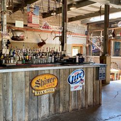 Ice House Restaurant - Bar area