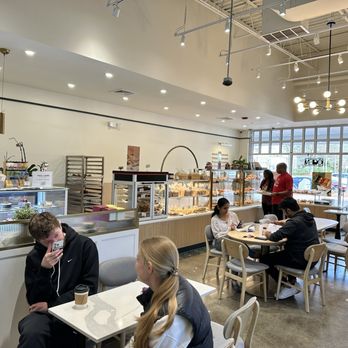 Tous Les Jours - Interior - Bakeries Near Me - West Windsor Township, New Jersey