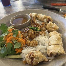 Bun combo- lemongrass chicken Bun combo- lemongrass chicken