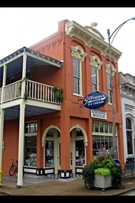 Square Books by null