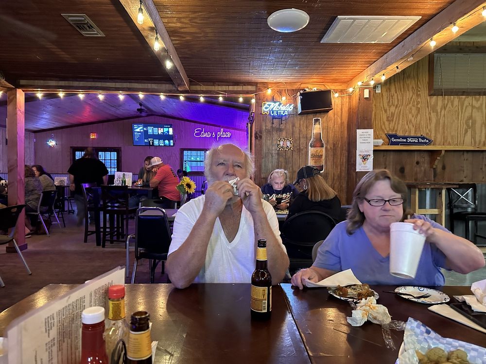 Dragon’s Bar and Grill Logo