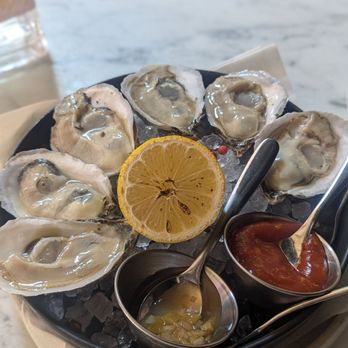 Due West - Cocktail Bars Near Me - New York, New York