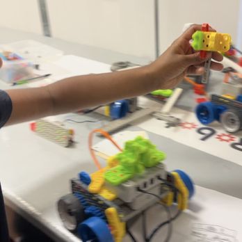 Rolling Robots - LA - Intro to Bots Summer Camp is helping kids 6 to 8 to learn to build robots - Summer Camps Near Me - Los Angeles, California Rolling Robots - LA - Intro to Bots Summer Camp is helping kids 6 to 8 to learn to build robots - Summer Camps Near Me - Los Angeles, California