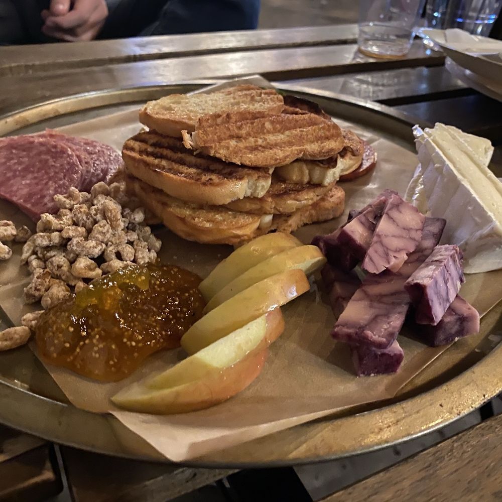 Thee Elbow Room - Gastropubs Near Me - Montrose, California
