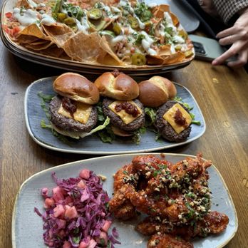 The Playwright - PW Nachos, Wagyu Beef Sliders, Sesame-Ginger Chicken Tenders - American Near Me - Boston, Massachusetts