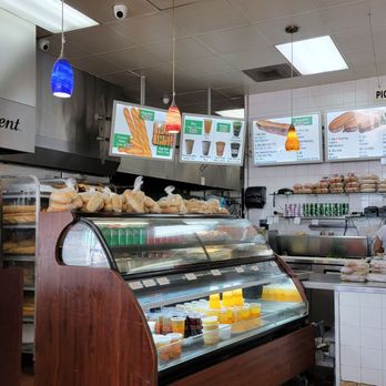 Banh Mi Che Cali - Ordering counter with menu - Vietnamese Near Me - Rosemead, California Banh Mi Che Cali - Ordering counter with menu - Vietnamese Near Me - Rosemead, California