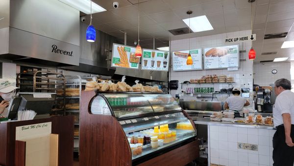 Banh Mi Che Cali by null