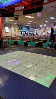 Chuck E. Cheese by null