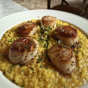 Blue Door Kitchen & Garden - Scallops with butternut squash - American Near Me - Chicago, Illinois Blue Door Kitchen & Garden - Scallops with butternut squash - American Near Me - Chicago, Illinois