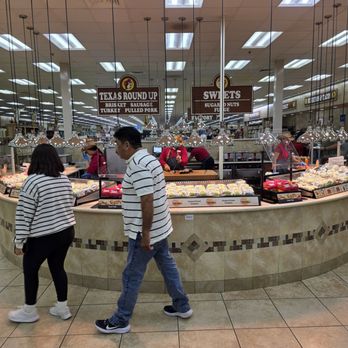 Buc-ee's - Gas Stations Near Me - Baytown, Texas