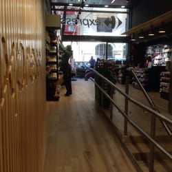 Carrefour Express - Una entrada apetecible, limpia y moderna