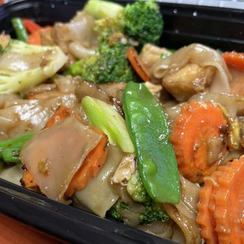 Jojo's Thai Kitchen - Pad See Ewe with tofu and veggies $11 - Thai Near Me - Scarborough, Maine Jojo's Thai Kitchen - Pad See Ewe with tofu and veggies $11 - Thai Near Me - Scarborough, Maine
