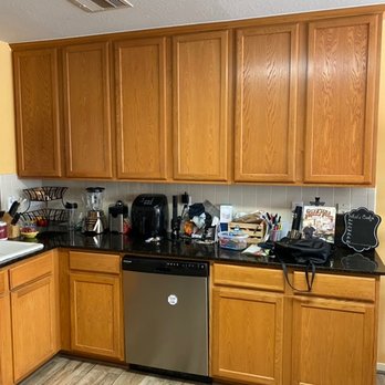 5 Star Floors - Before, standard brown cabinets and black granite - Flooring Near Me - Pearland, Texas 5 Star Floors - Before, standard brown cabinets and black granite - Flooring Near Me - Pearland, Texas