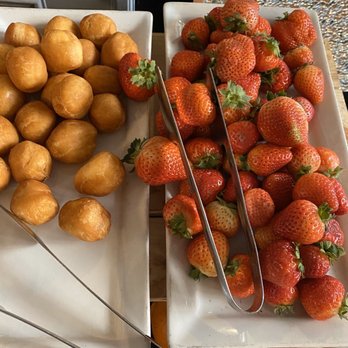 Reef Special Events - Strawberries & Cake Pops for chocolate dipping - Seafood Near Me - Long Beach, California Reef Special Events - Strawberries & Cake Pops for chocolate dipping - Seafood Near Me - Long Beach, California
