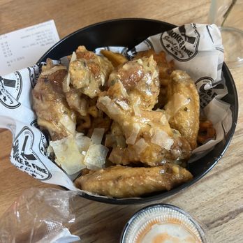 Smoke & Fire Social Eatery - Garlic Parm Wings w/ Crisscut Fries - Comfort Food Near Me - Paramount, California Smoke & Fire Social Eatery - Garlic Parm Wings w/ Crisscut Fries - Comfort Food Near Me - Paramount, California
