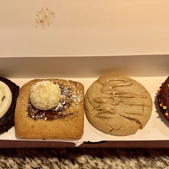 Crumbl - Grand Rapids - Cookie and crème, maple flavored, peanut butter and Wonka - Bakeries Near Me - Grand Rapids, Michigan