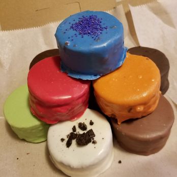 Ring Ding Bar - Top: Rainbow 2nd: Red Vel., Pumpkin Pie, Matcha Bottom: Pistachio Rpb., CnC, Dulce de Leche, Chilito, Strawberry Shortcake, Classic - Desserts Near Me - New York, New York Ring Ding Bar - Top: Rainbow 2nd: Red Vel., Pumpkin Pie, Matcha Bottom: Pistachio Rpb., CnC, Dulce de Leche, Chilito, Strawberry Shortcake, Classic - Desserts Near Me - New York, New York