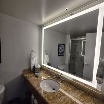 Hotel Fera Anaheim, a DoubleTree by Hilton - Hotels Near Me - Orange, California Hotel Fera Anaheim, a DoubleTree by Hilton - Hotels Near Me - Orange, California