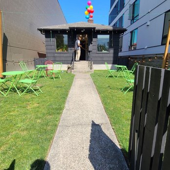 MOTO - Front entrance, 4:05pm on a Wednesday. Get here soon! - Pizza Near Me - Seattle, Washington