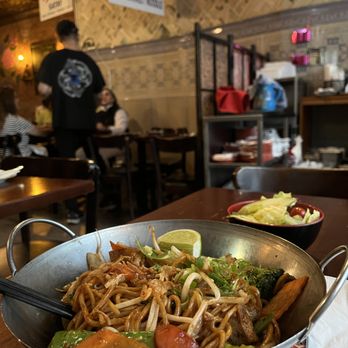 Laut - Thai Near Me - New York, New York Laut - Thai Near Me - New York, New York