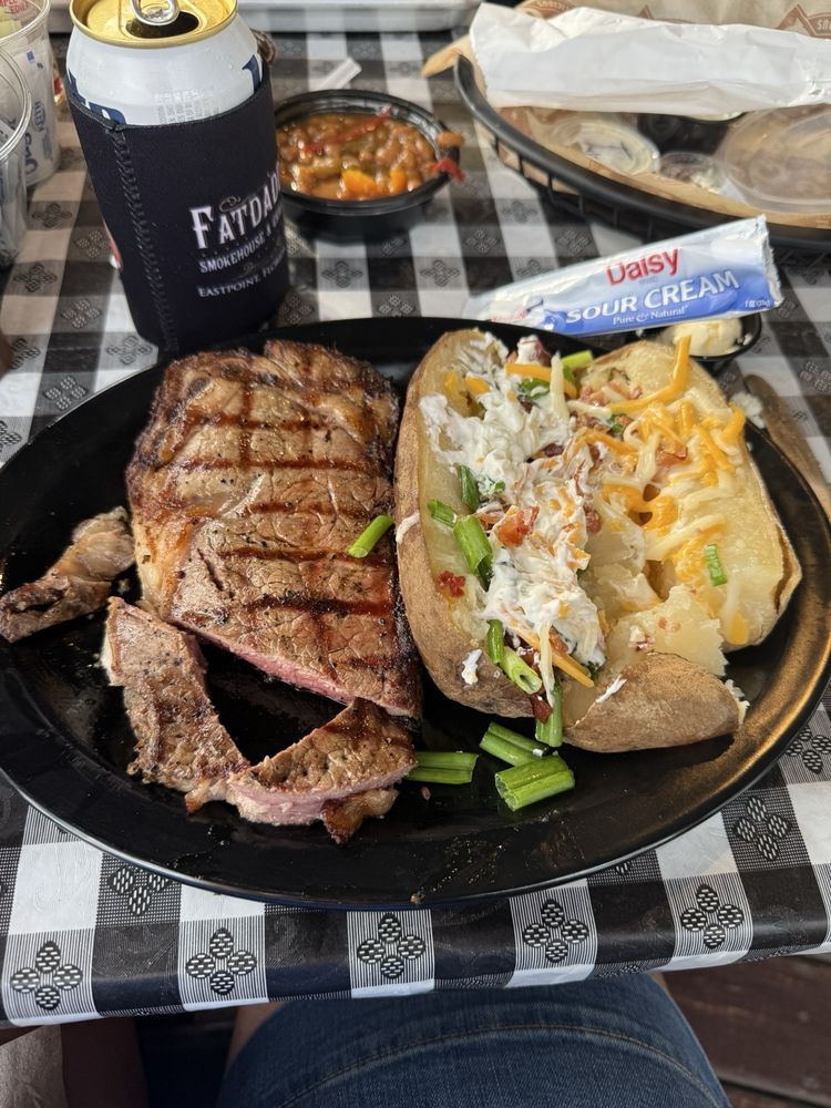 FatDaddy's Smokehouse and Grill Logo