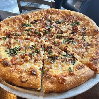 Broadway 830 - Pizza Near Me - Uvalde, Texas