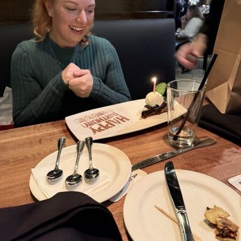Yard House - Dessert - Bars Near Me - Glenview, Illinois