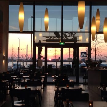L'Italiano - Foto van binnen, in het restaurant, met uitzicht op de boulevard van Nesselande - Italian Near Me - Rotterdam, ZH L'Italiano - Foto van binnen, in het restaurant, met uitzicht op de boulevard van Nesselande - Italian Near Me - Rotterdam, ZH
