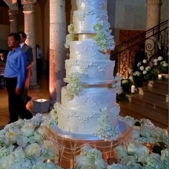 Prestige Events - She added alot of flowers to the cake for me, which I did not ask her to. Very generous of chi Lien - Florists Near Me - Houston, Texas