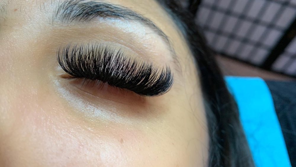 Lovelexxlashes Logo