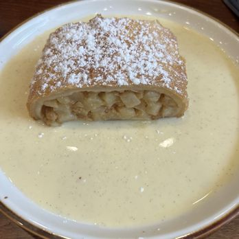 Schmankerl Stub’n - Apple strudel - German Near Me - Orlando, Florida Schmankerl Stub’n - Apple strudel - German Near Me - Orlando, Florida