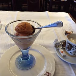 Les Fleurs du Cerisier - Thai tea ice cream. Yum!