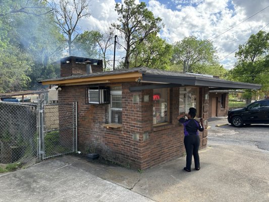 Brenda's Bar-B-Que Pit by null