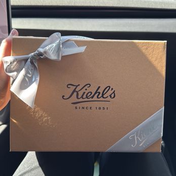 Kiehl's - Gift beautifully wrapped by Daniella - Cosmetics & Beauty Supply Near Me - Rancho Cucamonga, California Kiehl's - Gift beautifully wrapped by Daniella - Cosmetics & Beauty Supply Near Me - Rancho Cucamonga, California