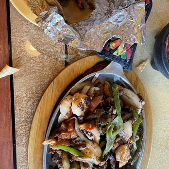 Little Mexico - Steak Shrimp and Chicken Fajitas - Mexican Near Me - Wyoming, Michigan
