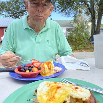 The Wild Iris Café - Eggs Benedict a la fresco - Cafes Near Me - Dunedin, Florida The Wild Iris Café - Eggs Benedict a la fresco - Cafes Near Me - Dunedin, Florida