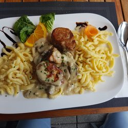 Café Seehaus - Schweinelendchen in Champignonrahmsauce mit Spätzle