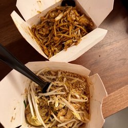 Wok To Walk - Pad Thai / egg noodles with Hong Kong sauce