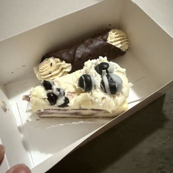 Russo Pastry Shop - Ricotta cannoli and Blueberry cobbler cheesecake - Bakeries Near Me - Enfield, Connecticut