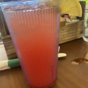 Muddy Waters - Strawberry lemonade - American Near Me - Deerfield Beach, Florida