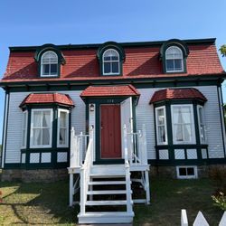Russelltown Inn - Alexander Suite, ground floor, right